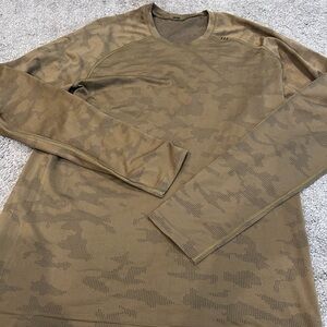 Men's pair of Lululemon shirts M